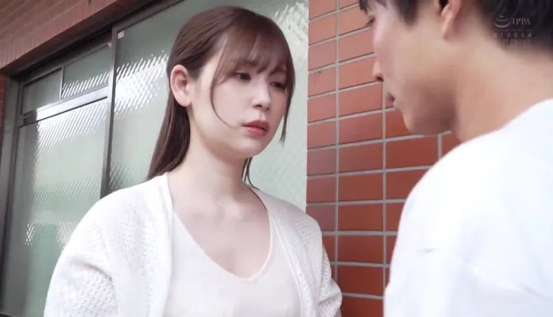 Chồng tẻ nhạt, vợ yêu nhận ra cậu thanh niên nhà đối diện tốt hơn
